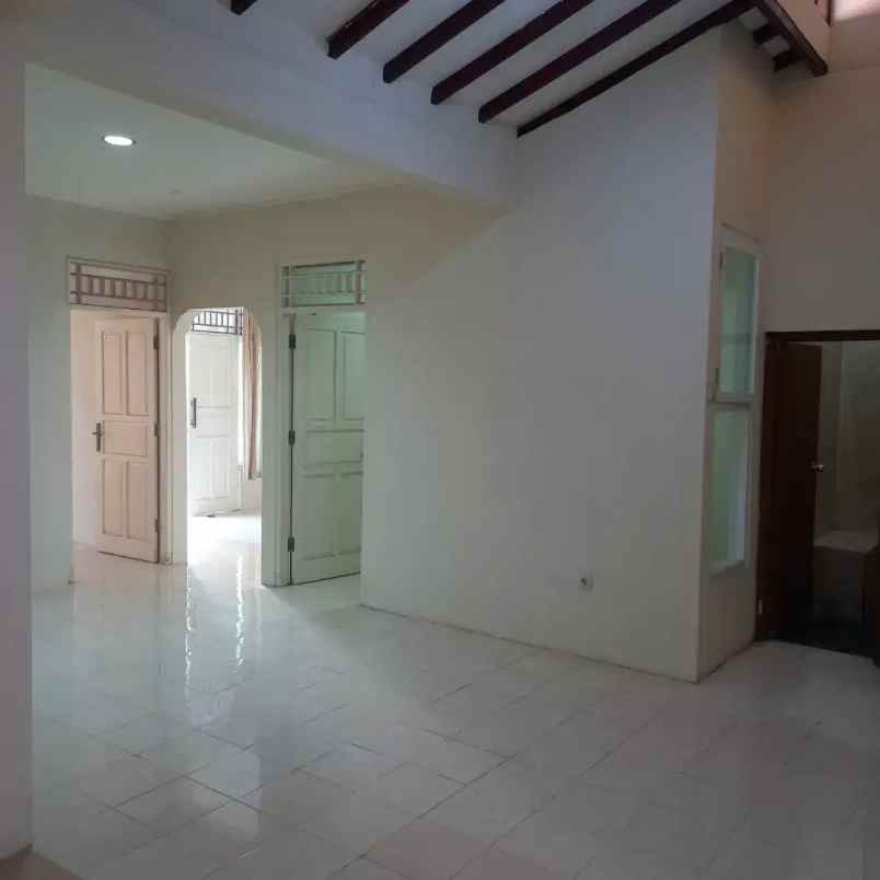 dijual rumah jl pertanian