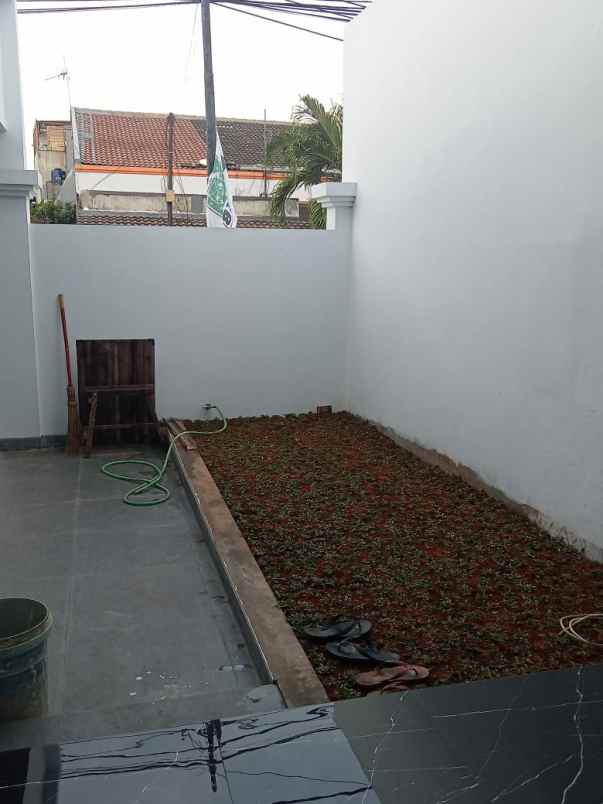 dijual rumah jl pondok kelapa duren