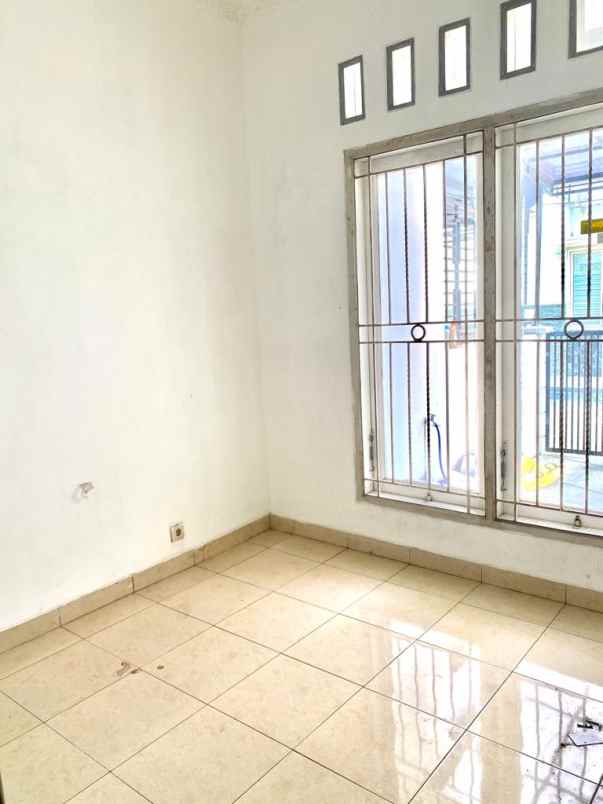 dijual rumah jl pondok kelapa raya