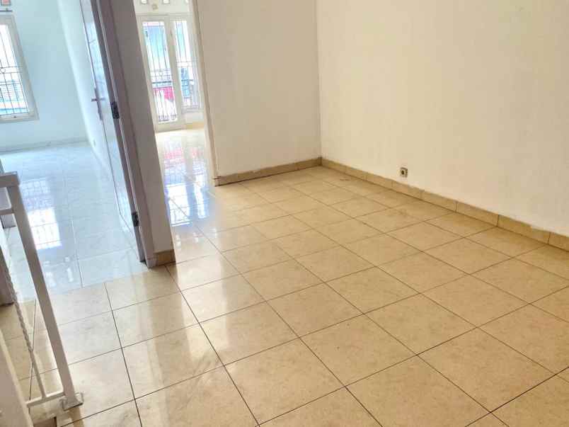 dijual rumah jl pondok kelapa raya