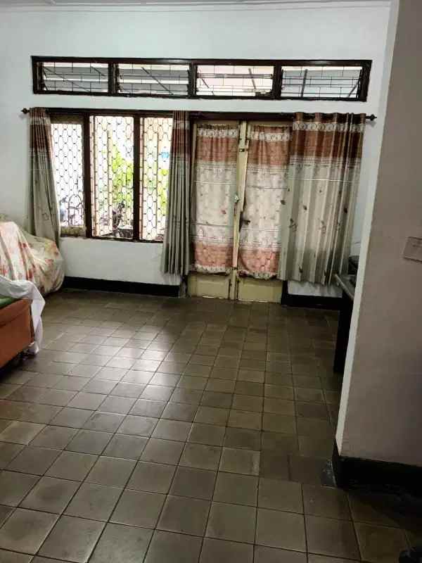 dijual rumah jl pucang sewu