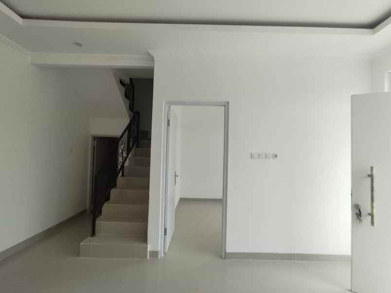 dijual rumah jl puspitek