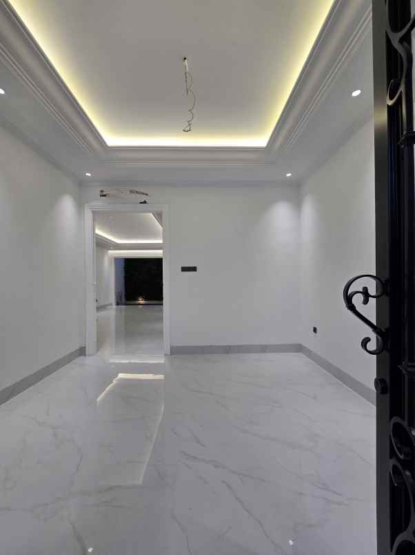 dijual rumah jl raya cempaka putih