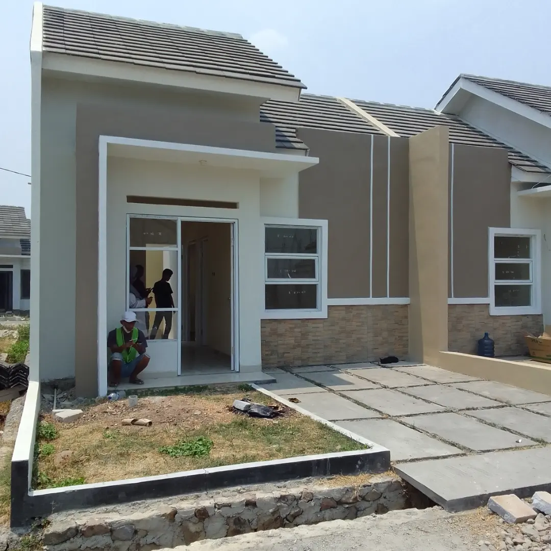 dijual rumah jl raya gatot subroto kec