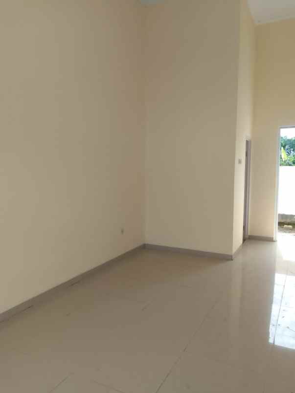 dijual rumah jl raya gatot subroto kec