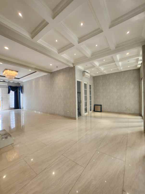 dijual rumah jl raya komplek cempaka