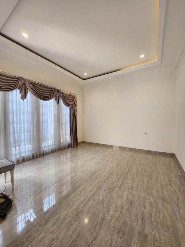 dijual rumah jl raya komplek cempaka