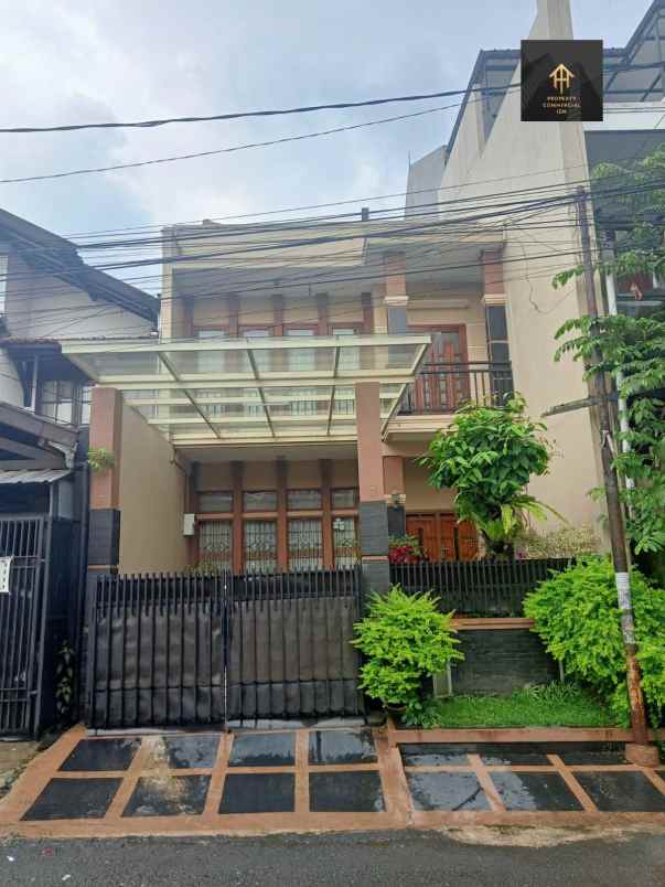 dijual rumah jl sarijadi