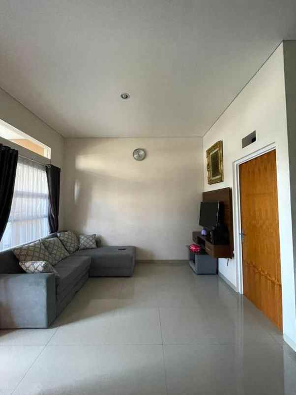 dijual rumah jl sariwangi bandung barat