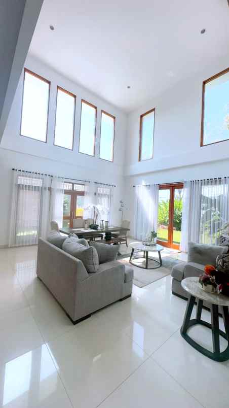 dijual rumah jl sayap setiabudi