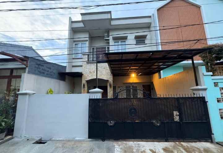 dijual rumah jl selat duren sawit kav