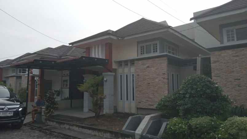 dijual rumah jl subrantas