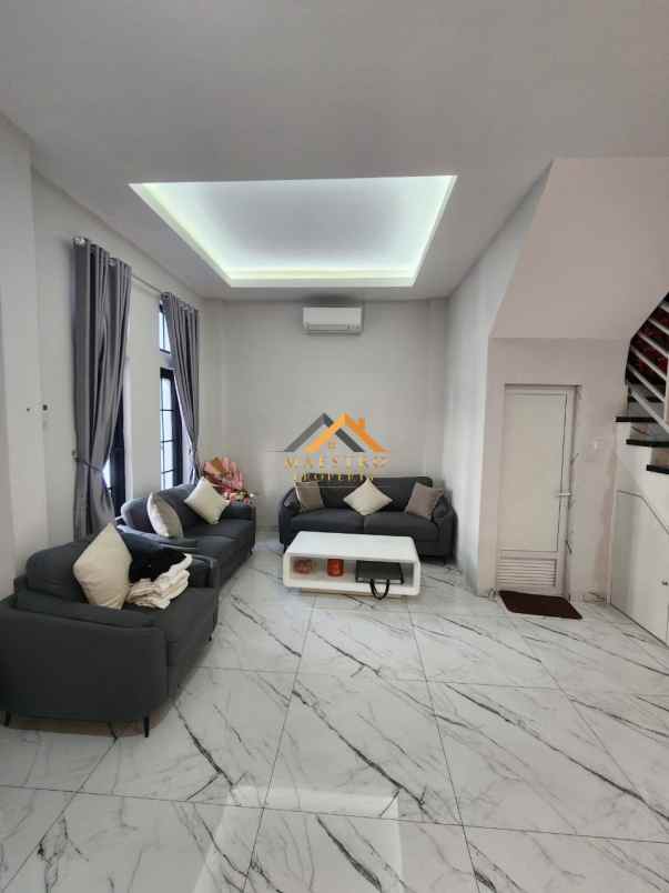 dijual rumah jl the marriot villas