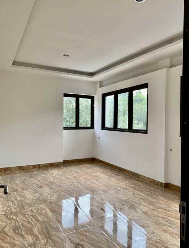 dijual rumah jln margonda raya depok