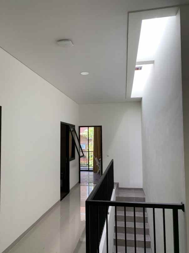 dijual rumah kalijudan