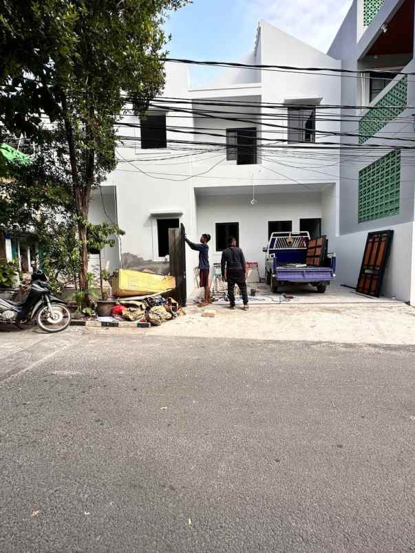 dijual rumah kalisari