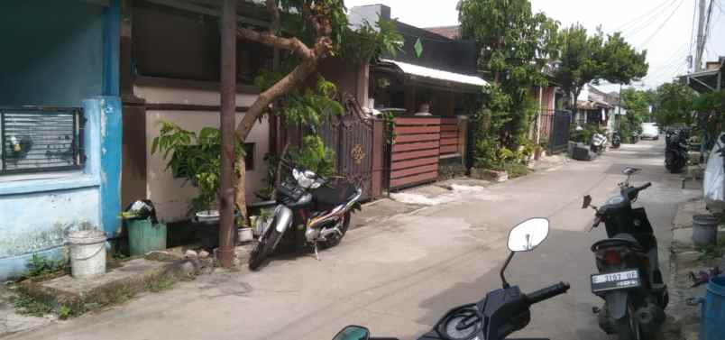 dijual rumah karang satria