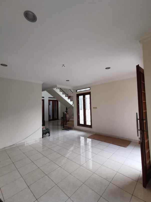 dijual rumah kebalen