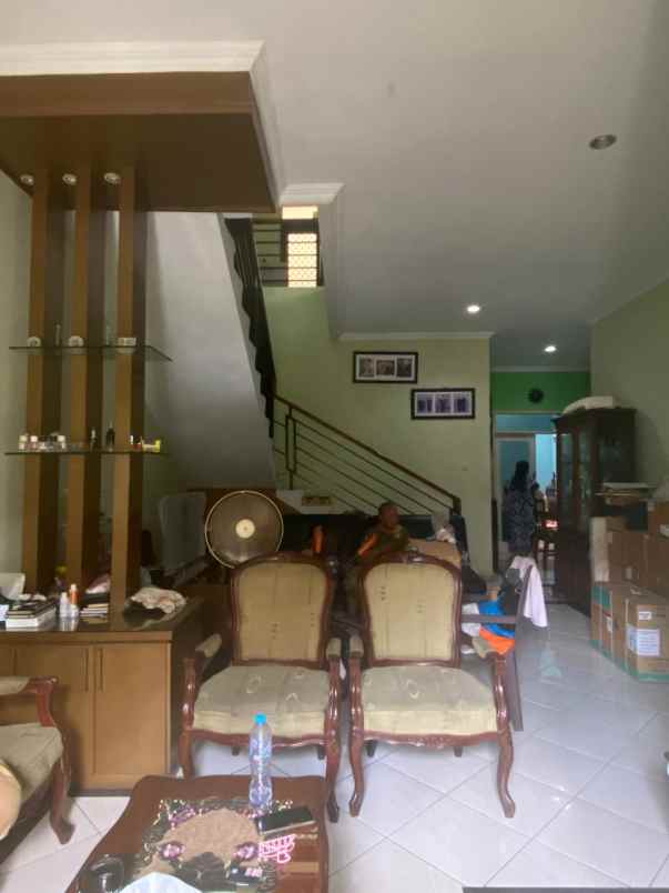 dijual rumah kebonsari elveka