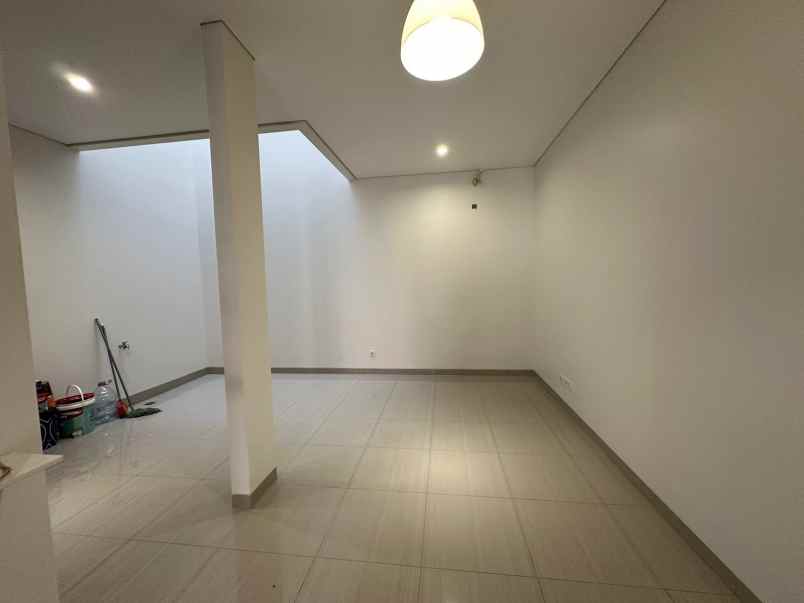 dijual rumah kelapa lilin kelapa gading