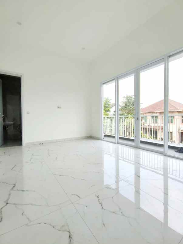 dijual rumah kencana loka bsd serpong