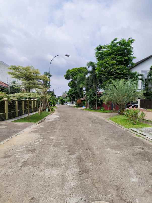 dijual rumah kencana loka bsd serpong