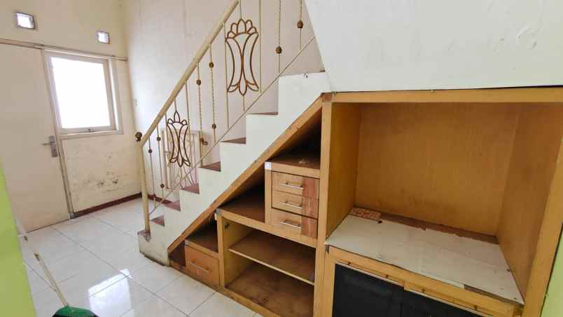 dijual rumah ketintang madya