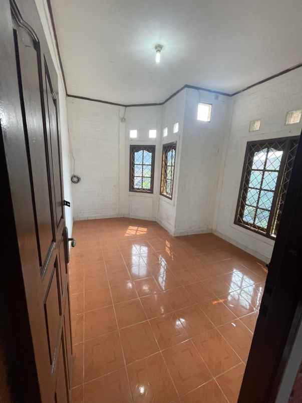 dijual rumah komple maharta