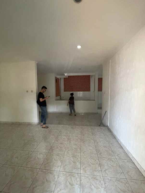 dijual rumah komple maharta