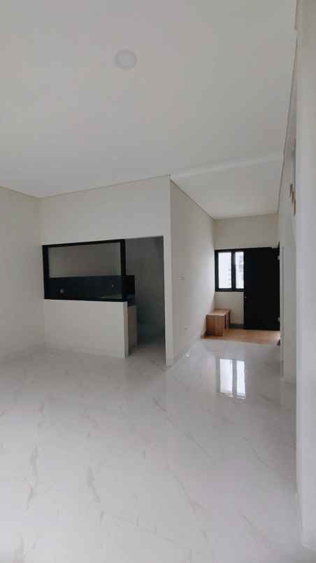 dijual rumah komplek bukit nusa indah