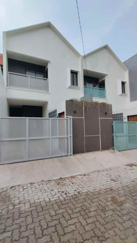 dijual rumah komplek bukit nusa indah