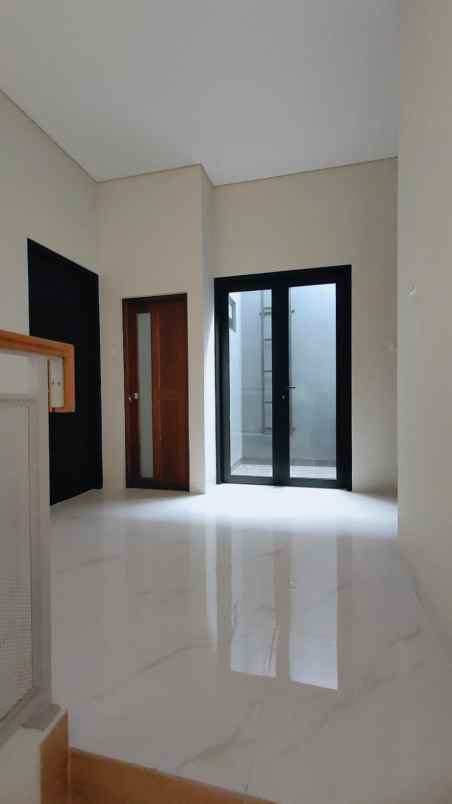 dijual rumah komplek bukit nusa indah