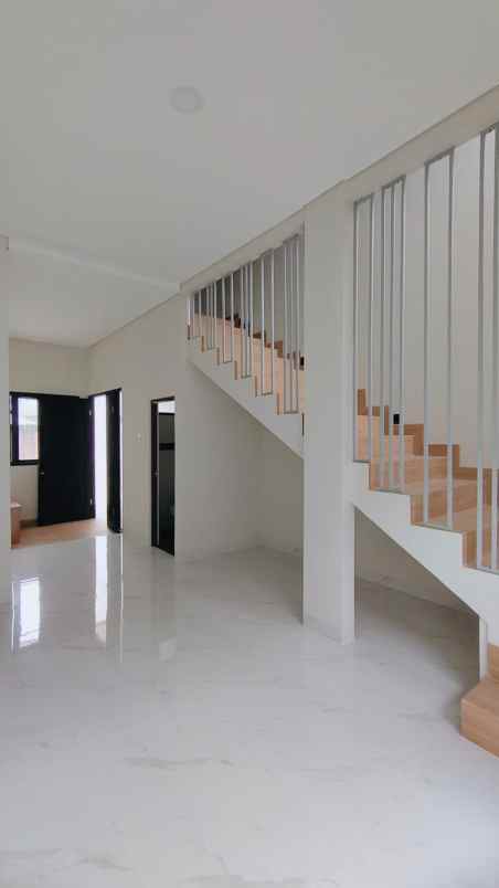 dijual rumah komplek bukit nusa indah