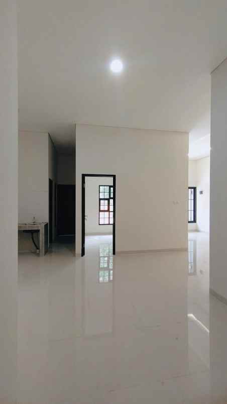 dijual rumah komplek bukit nusa indah