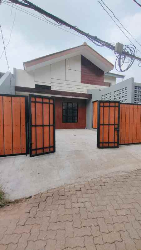 dijual rumah komplek bukit nusa indah