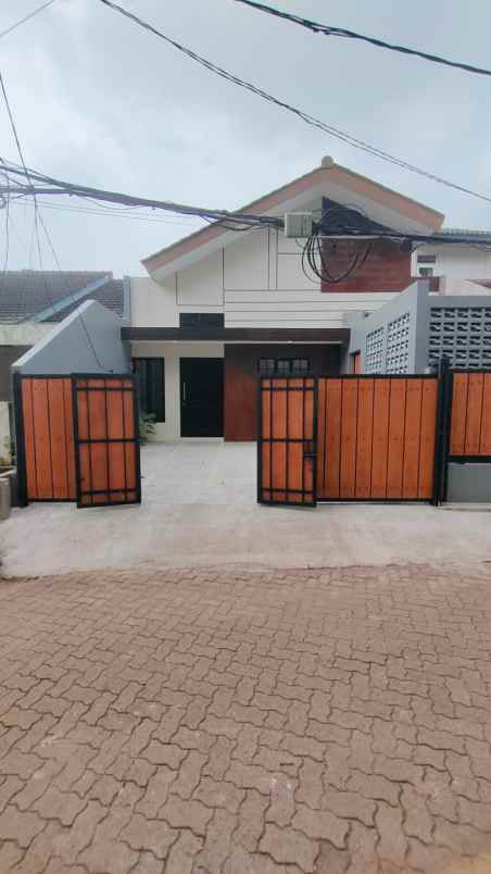 dijual rumah komplek bukit nusa indah