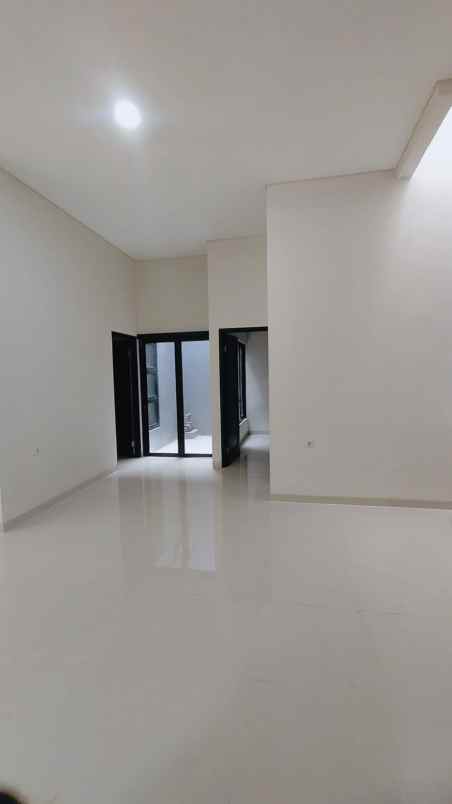 dijual rumah komplek bukit nusa indah