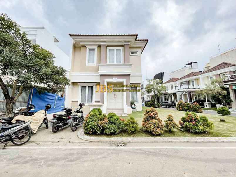 dijual rumah komplek citraland gama