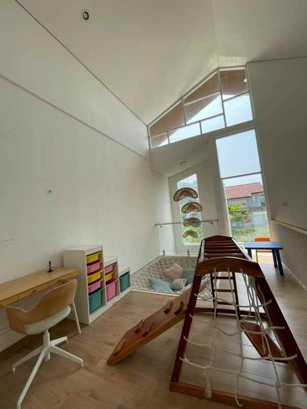 dijual rumah komplek elite dago resort