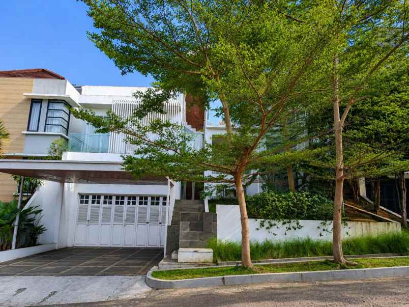 dijual rumah komplek elite dago resort