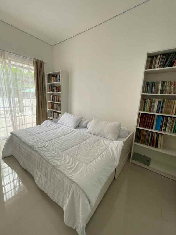 dijual rumah komplek elite dago resort