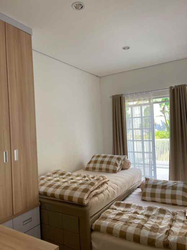 dijual rumah komplek elite dago resort