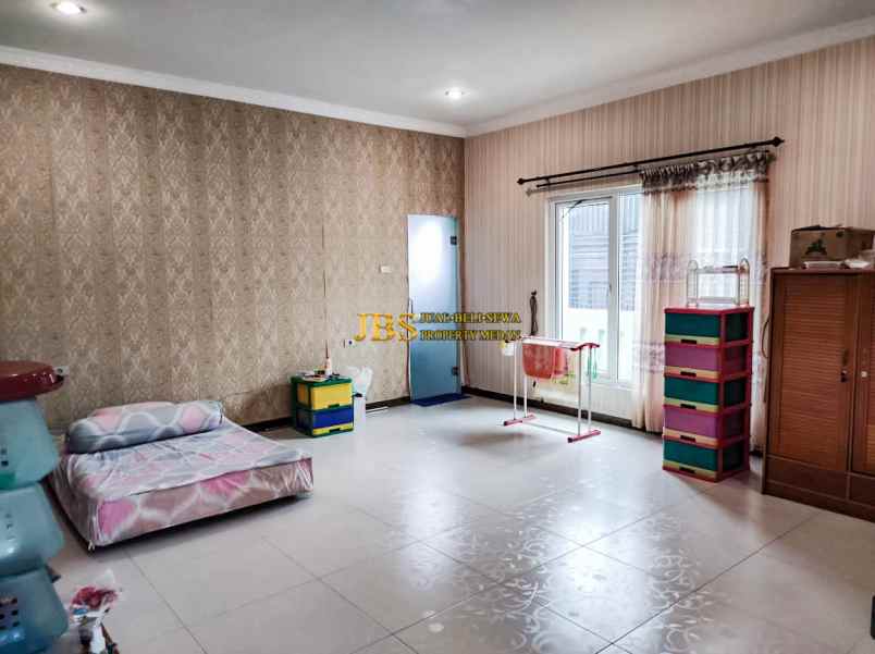 dijual rumah komplek mutiara residence