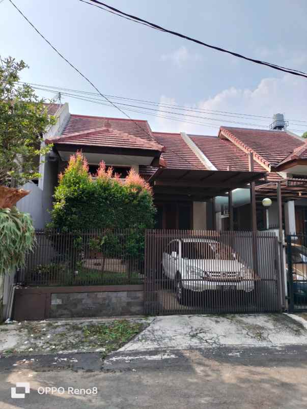 dijual rumah komplek pondok hijau