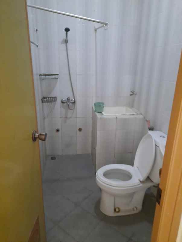 dijual rumah komplek pondok hijau