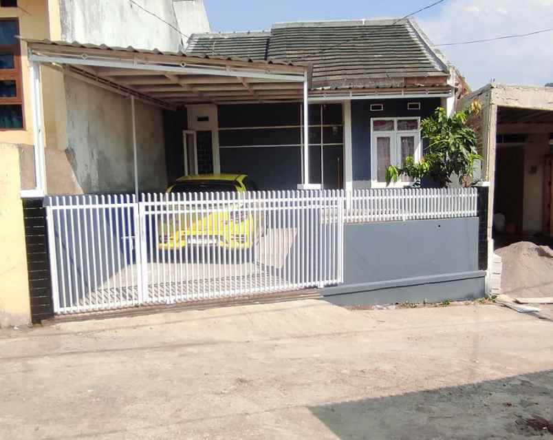 dijual rumah komplek setra jatinangor