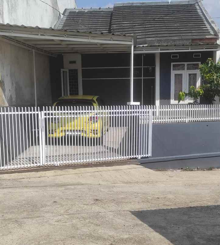 dijual rumah komplek setra jatinangor