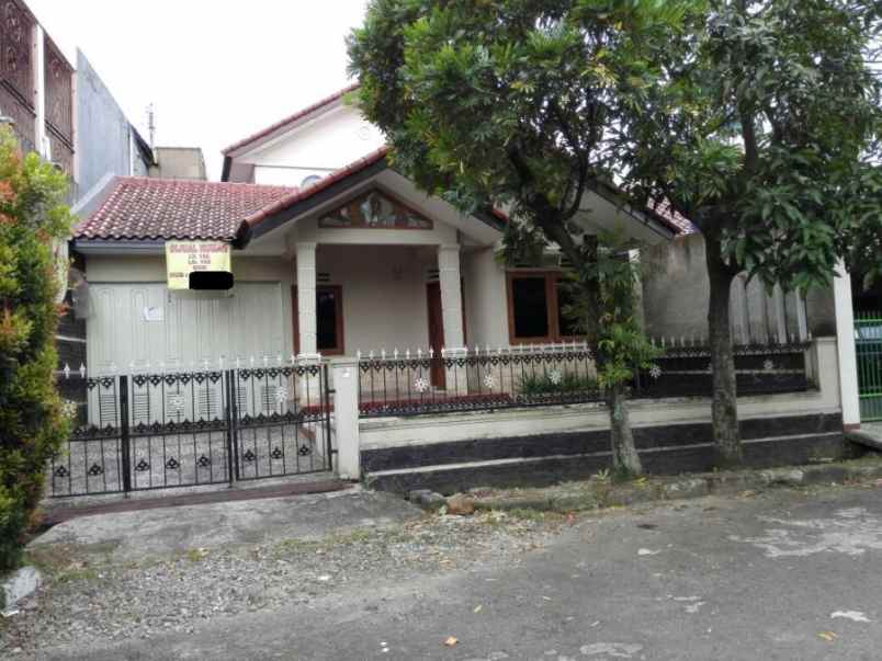 dijual rumah komplek taman mutiara kel