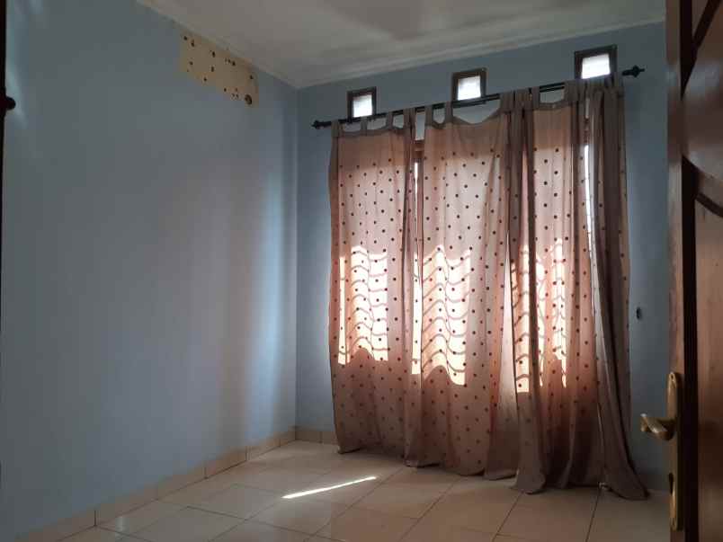 dijual rumah komplek tamansari bukit