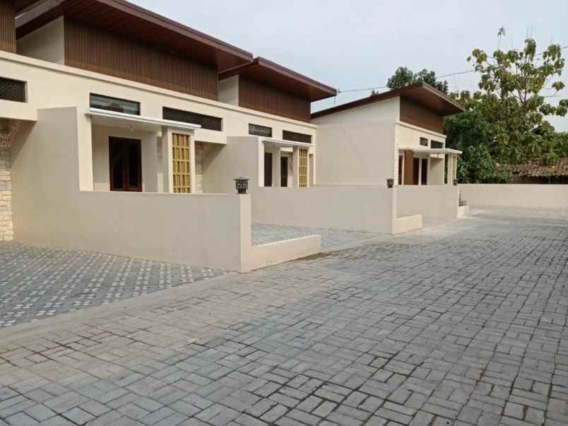 dijual rumah kujon